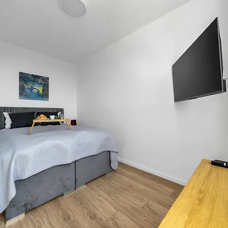 דירה 7th Floor Wlochy - Balcony, Workspace - By Rentujemy ורשה