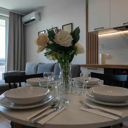 7th Floor Wlochy - Balcony, Workspace - By Rentujemy Apartment