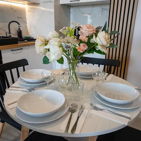 7th Floor Wlochy - Balcony, Workspace - By Rentujemy Apartmán *