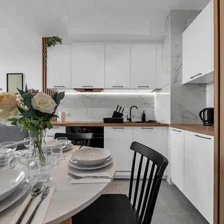 Apartmán 7th Floor Wlochy - Balcony, Workspace - By Rentujemy