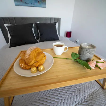 7th Floor Wlochy - Balcony, Workspace - By Rentujemy Apartmán