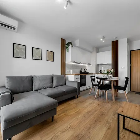 7th Floor Wlochy - Balcony, Workspace - By Rentujemy Apartmán *