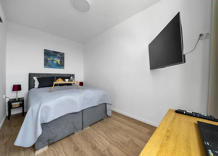 Lägenhet 7th Floor Wlochy - Balcony, Workspace - By Rentujemy Warszawa