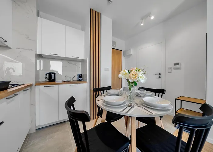 7th Floor Wlochy - Balcony, Workspace - By Rentujemy Lägenhet