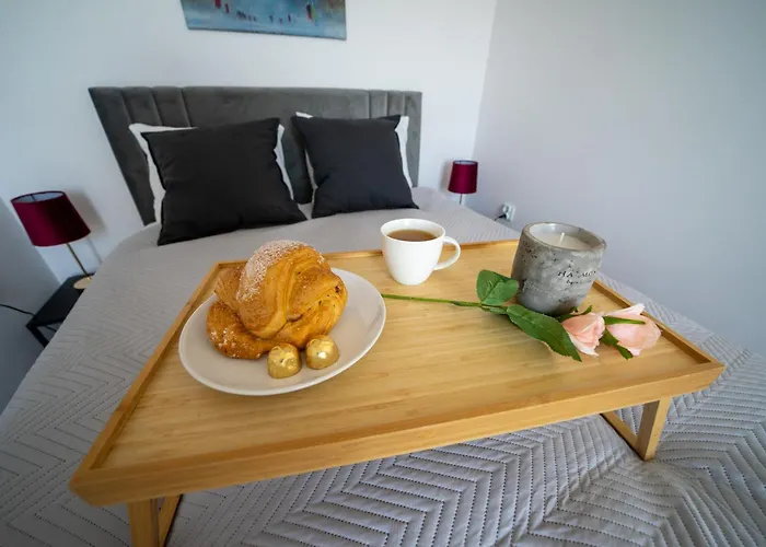 7th Floor Wlochy - Balcony, Workspace - By Rentujemy Lägenhet