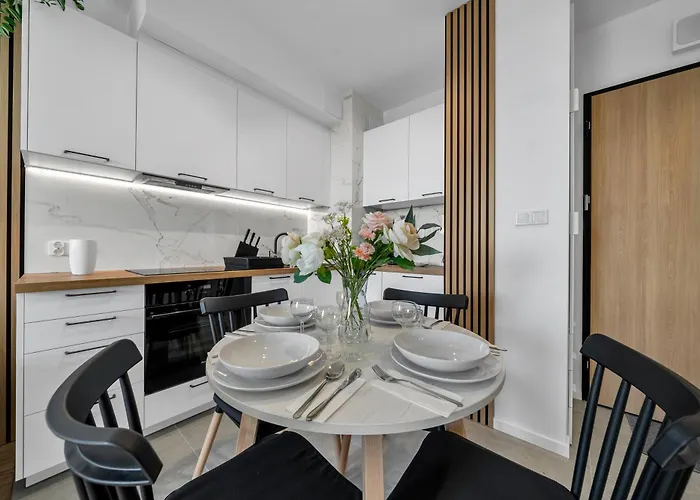 7th Floor Wlochy - Balcony, Workspace - By Rentujemy Lägenhet