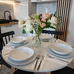 7th Floor Wlochy - Balcony, Workspace - By Rentujemy Апартаменты *
