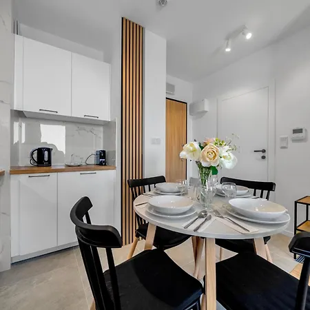 7th Floor Wlochy - Balcony, Workspace - By Rentujemy Appartement